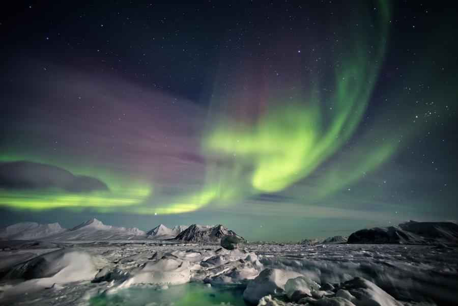 Aurora boreal en las Islas Svalbard, Noruega. 