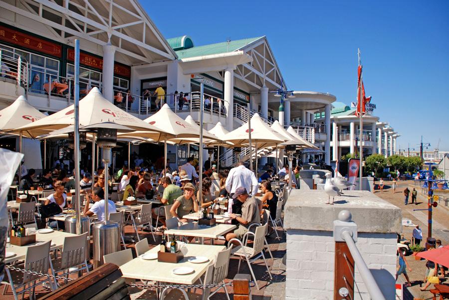 Restaurantes en Victoria and Albert Waterfront, Ciudad del Cabo. Foto: InnaFelker / Shutterstock.com