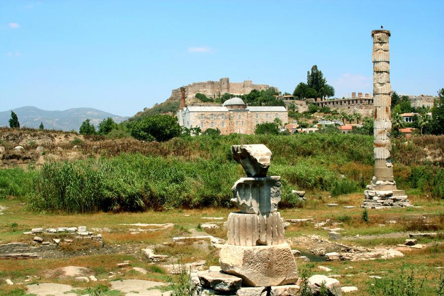 Ruinas del Templo de Artemisa.