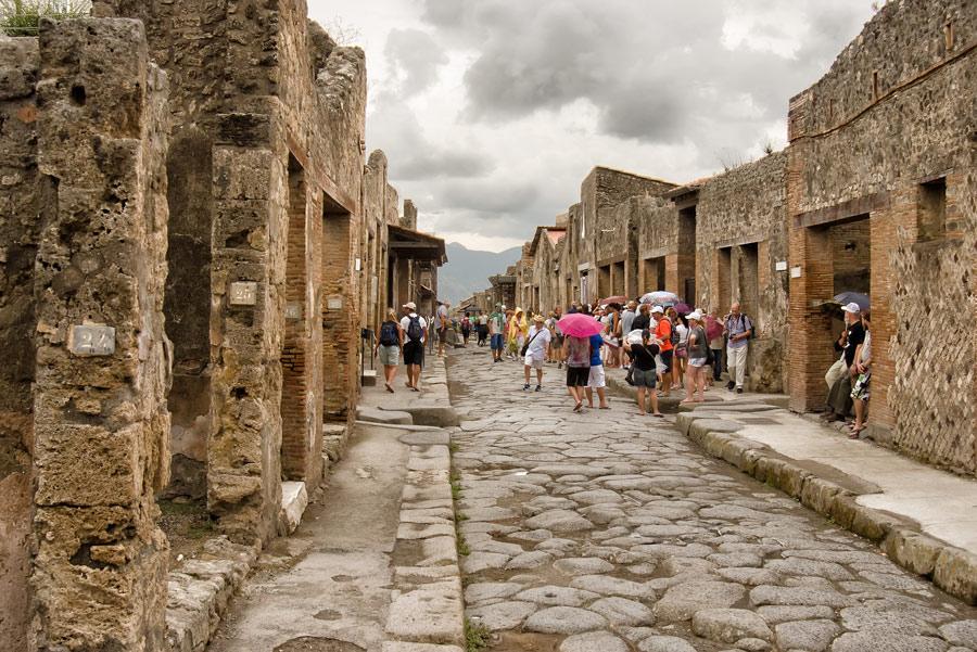 Ruinas de Pompeya tras la erupción del Vesubio/ Foto: Reidl / Shutterstock.com