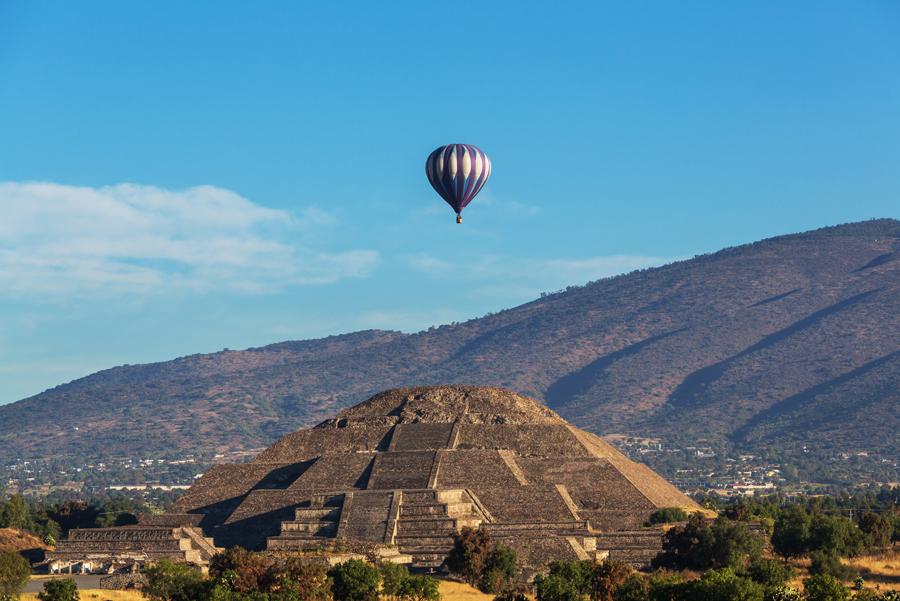 Equinoccio de primavera en la ciudad sagrada de Teotihuacán, México. 