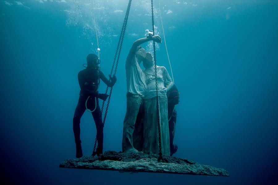 Inmersión de la escultura Selfie, Museo Atlántico de Lanzarote. Foto: Jason deCaires Taylor/ CACT Lanzarote.