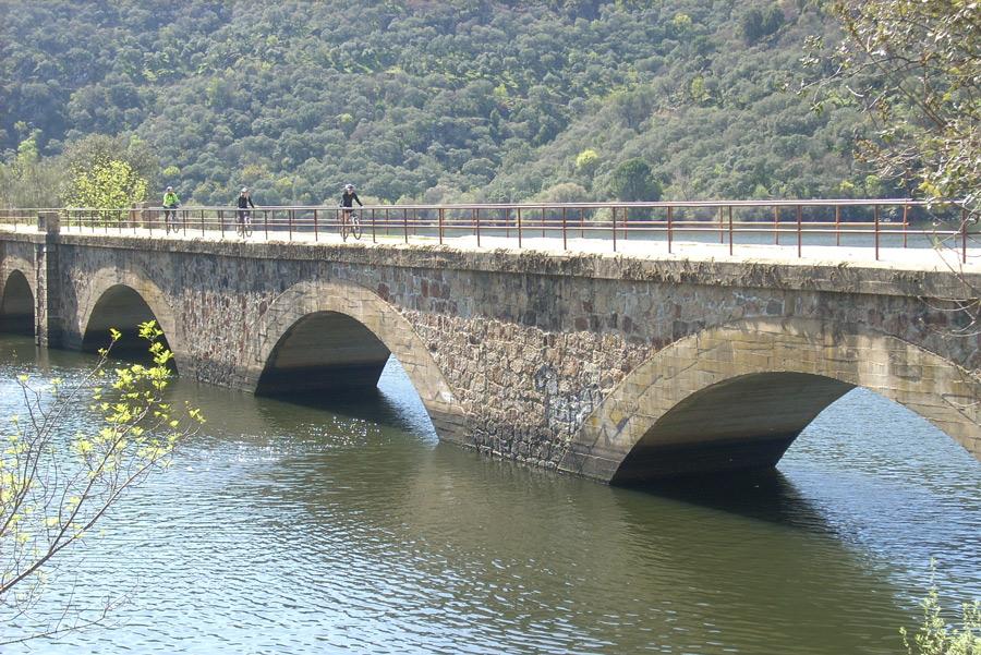 Muchas Vías Verdes atraviesan puentes y acueductos. Foto: ©Fundación de los Ferrocarriles Españoles.