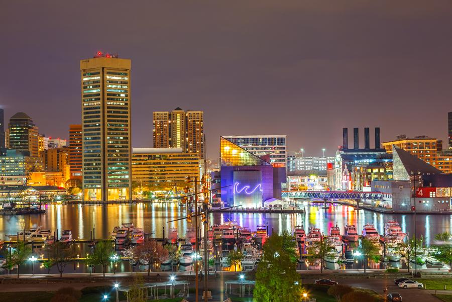 Vista nocturna de Baltimore