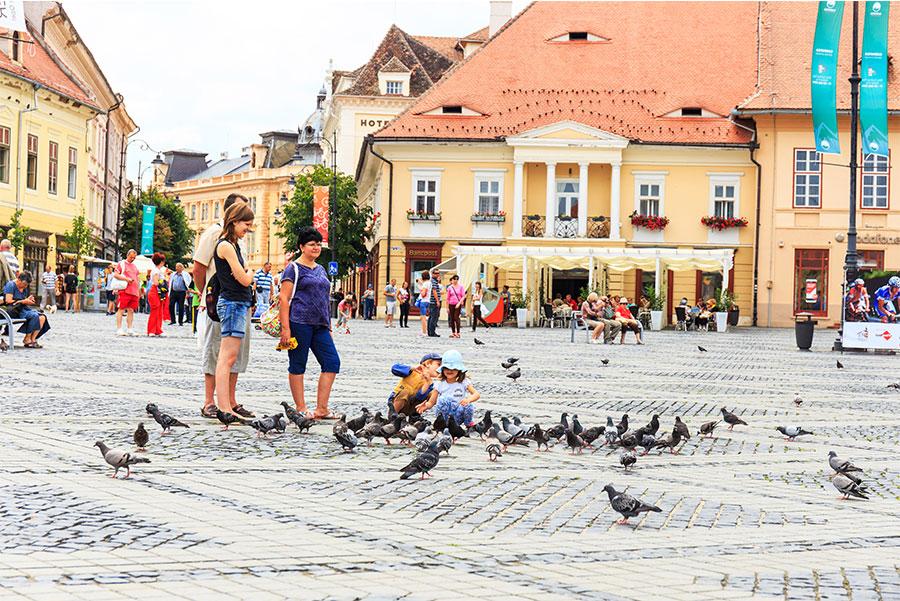 Plaza Grande, Sibiu. Atribución de crédito: Dziewul / Shutterstock.com 