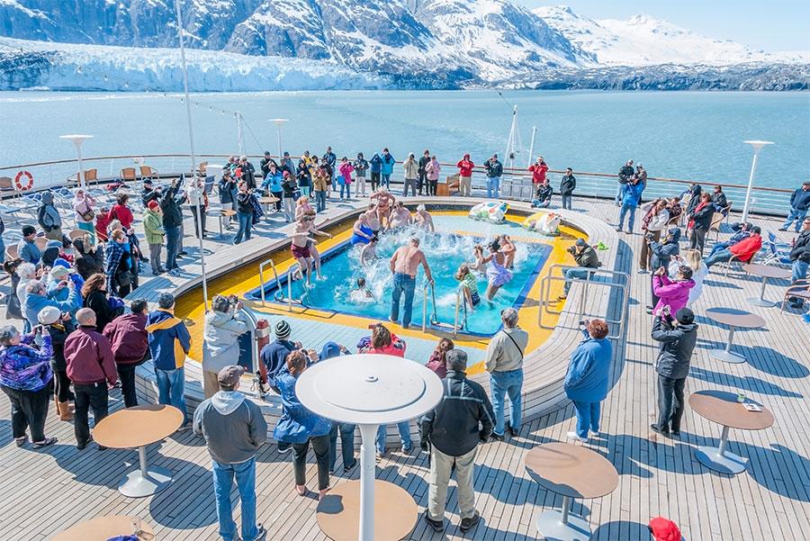 Crucero en el Glacier Bay National Park, Alaska. JayL / Shutterstock.com 