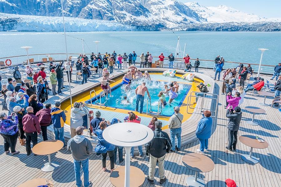 Crucero en el Glacier Bay National Park, Alaska. JayL / Shutterstock.com 