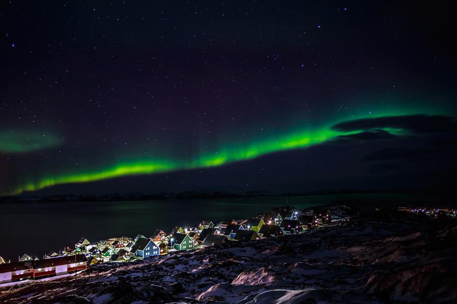 Aurora boreal sobre Nuuk, capital de Groenlandia. 