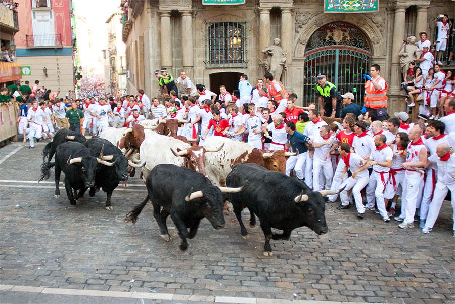 Encierro en la Plaza Consistorial. Migel / Shutterstock.com 