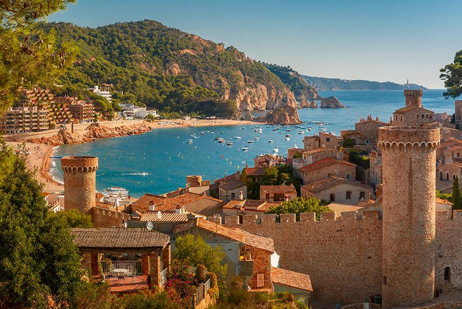 Vistas desde la fortaleza de Tossa de Mar. 