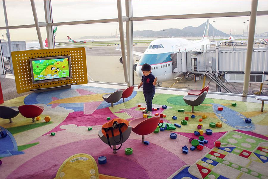 Salón infantil de recreo en el aeropuerto de Hong Kong   Foto: SORBIS/Shutterstock 
