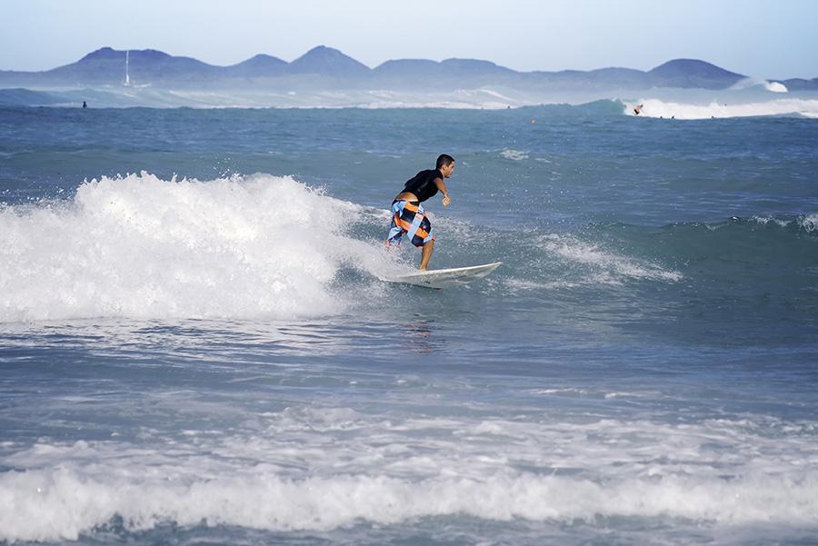 Surfista en Corralejo, Fuerteventura Foto: abimages / Shutterstock.com 