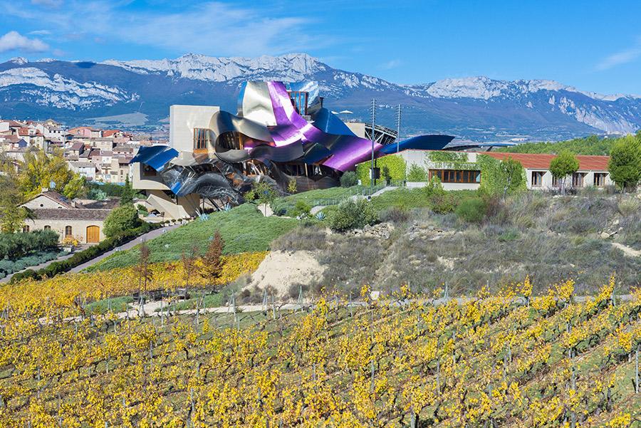 Bodega-Hotel Marqués de Riscal en Elciego. Alberto Loyo / Shutterstock.com