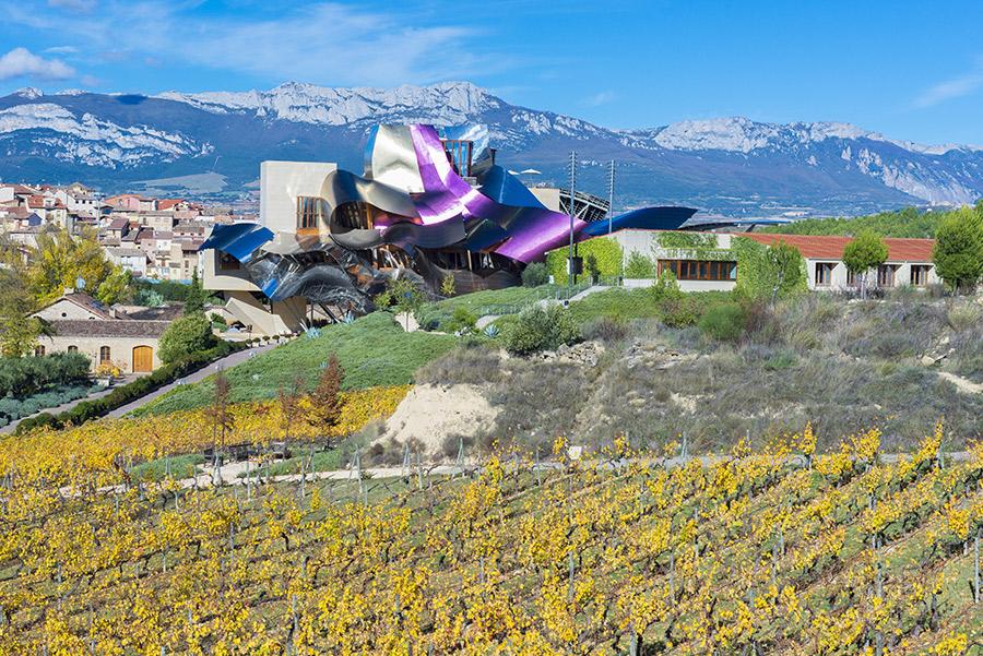 Bodega-Hotel Marqués de Riscal en Elciego. Alberto Loyo / Shutterstock.com 