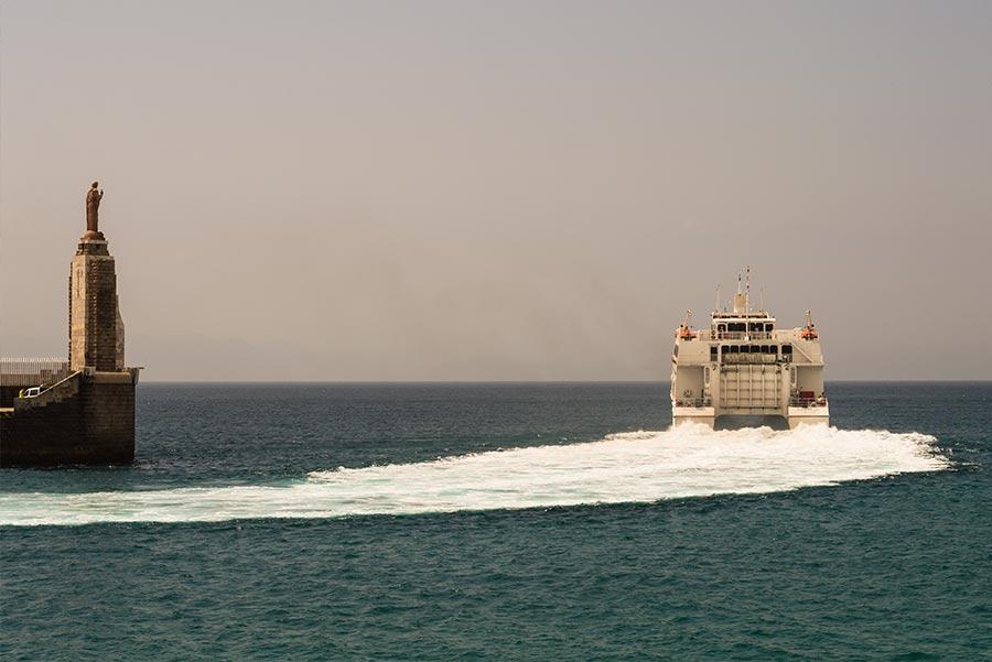 Ferry entre Tarifa y Tánger. Foto: Marcelina Zygula / Shutterstock.com 