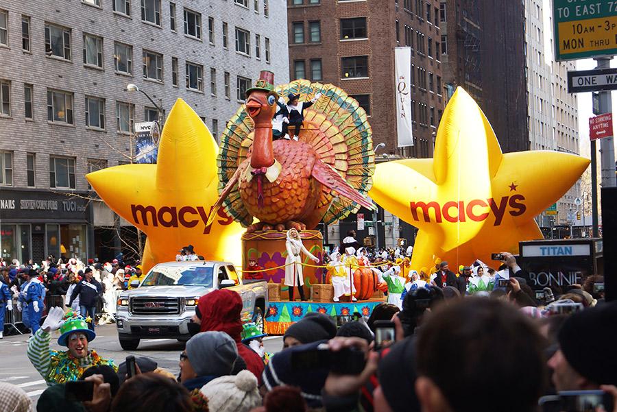 Desfile de Macy´s con motivo del Día de Acción de Gracias. Atribución de crédito de la foto: Alexiuz / Shutterstock.com.