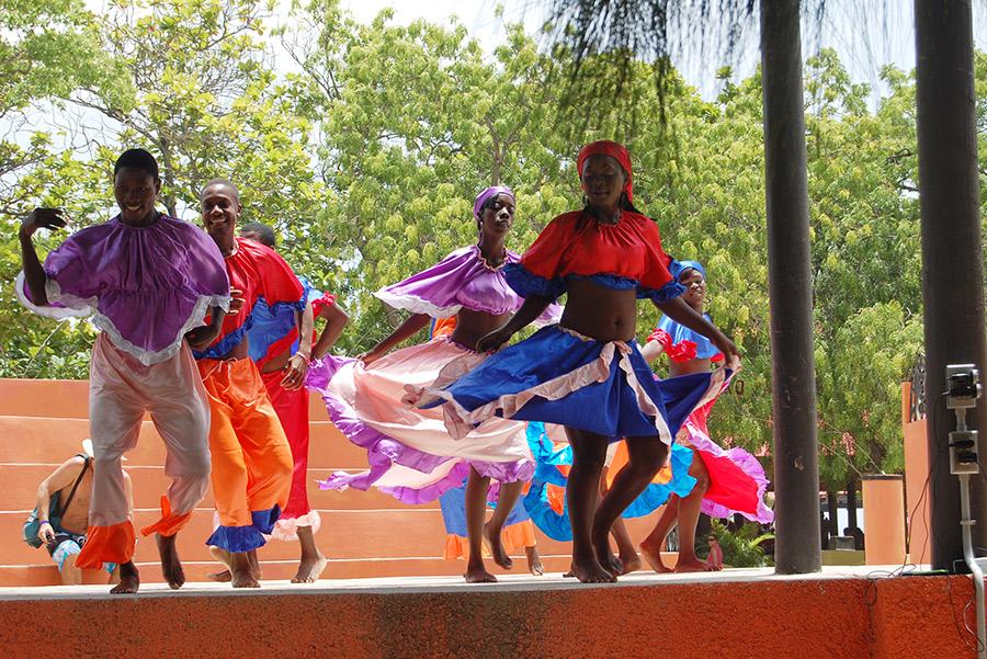 Tradicionales bailes Jamaicanos. Andrew Park / Shutterstock.com 