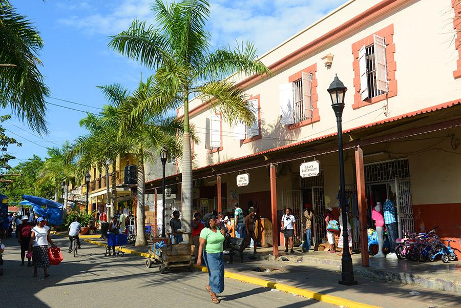 Calle en Falmouth. jiawangkun / Shutterstock.com