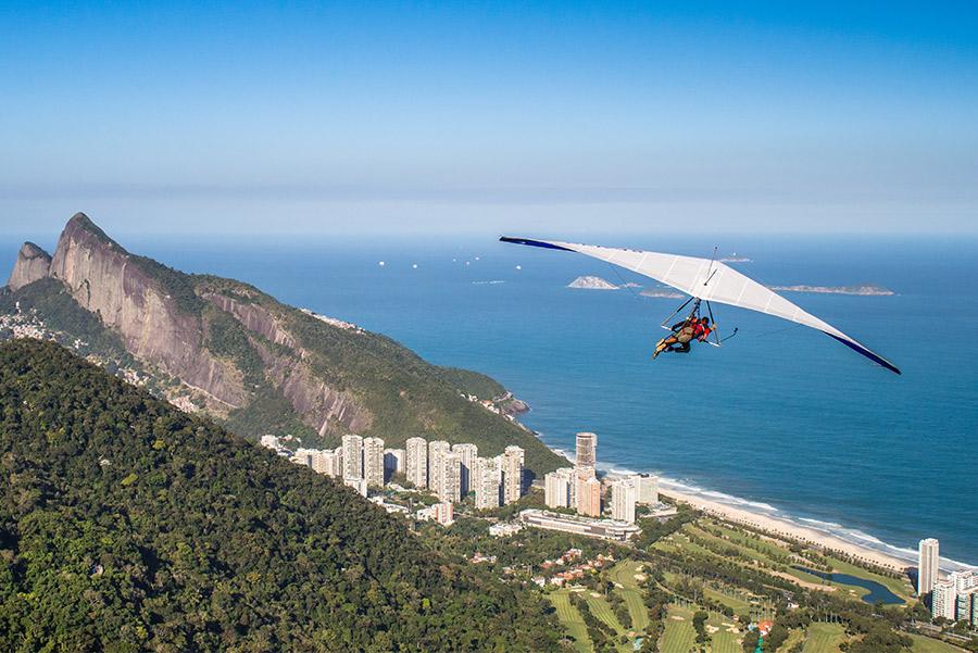 Sobrevolando Río de Janeiro en ala delta.