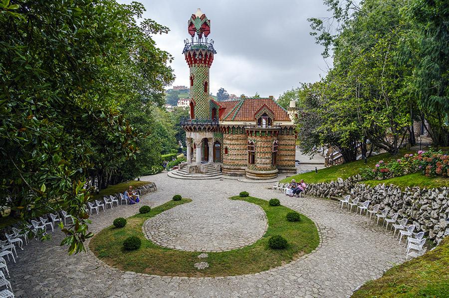 El Capricho de Gaudí en Comillas, Cantabria. KarSol / Shutterstock.com