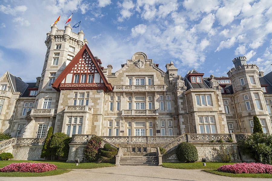 Palacio de la Magdalena, Santander. joan_bautista / Shutterstock.com