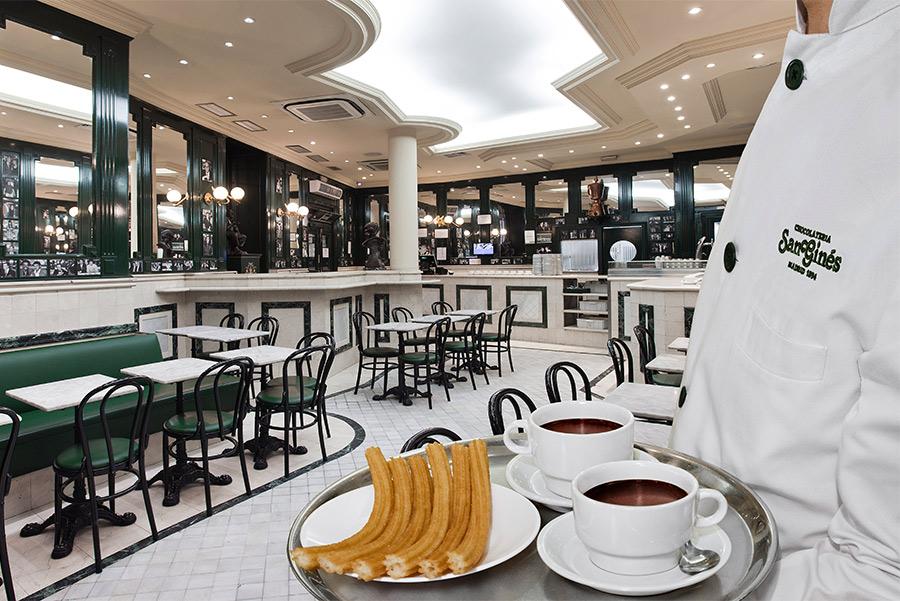 Interior de la chocolatería San Gines. 