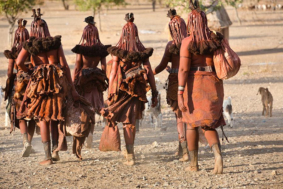 Mujeres de la tribu ‘himba’ de Namibia. 