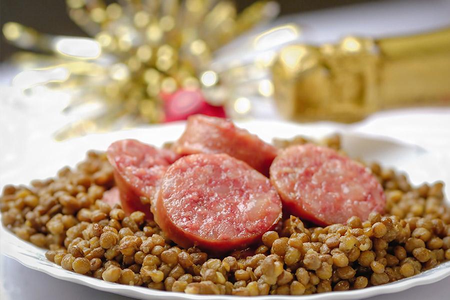 Cotechino con lenticchie’, el tradicional plato de la cena de fin de año en Italia. 