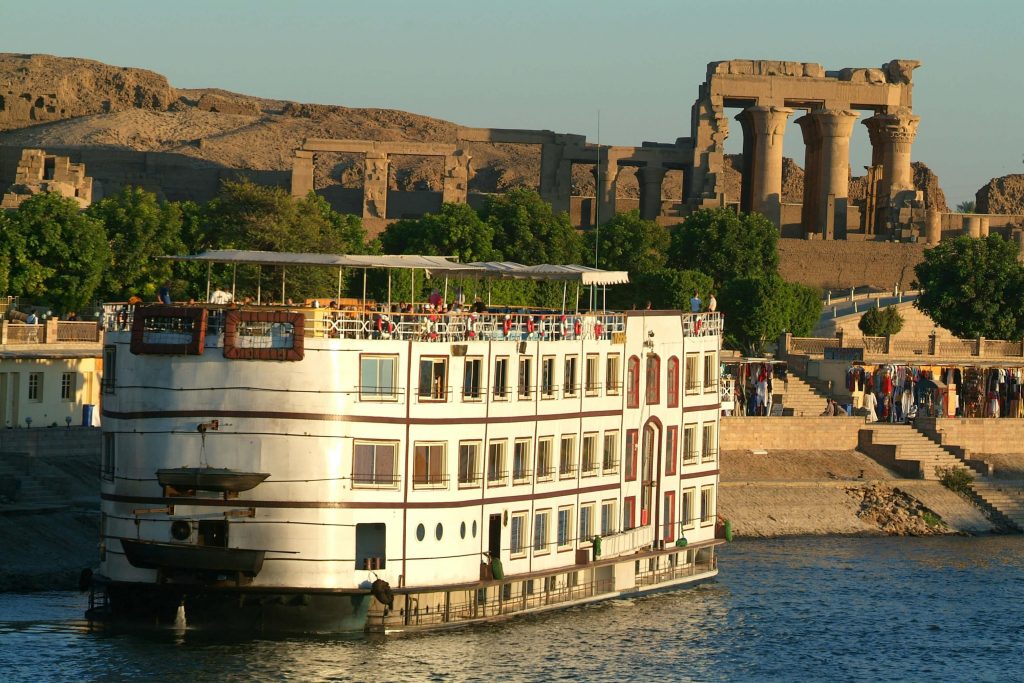 Vacaciones en Egipto, Crucero por el Nilo baja