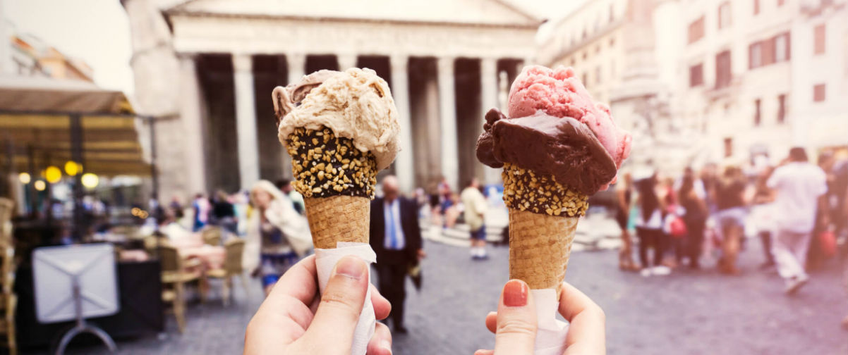 verano en Roma, Tomando un helado frente al Panteón