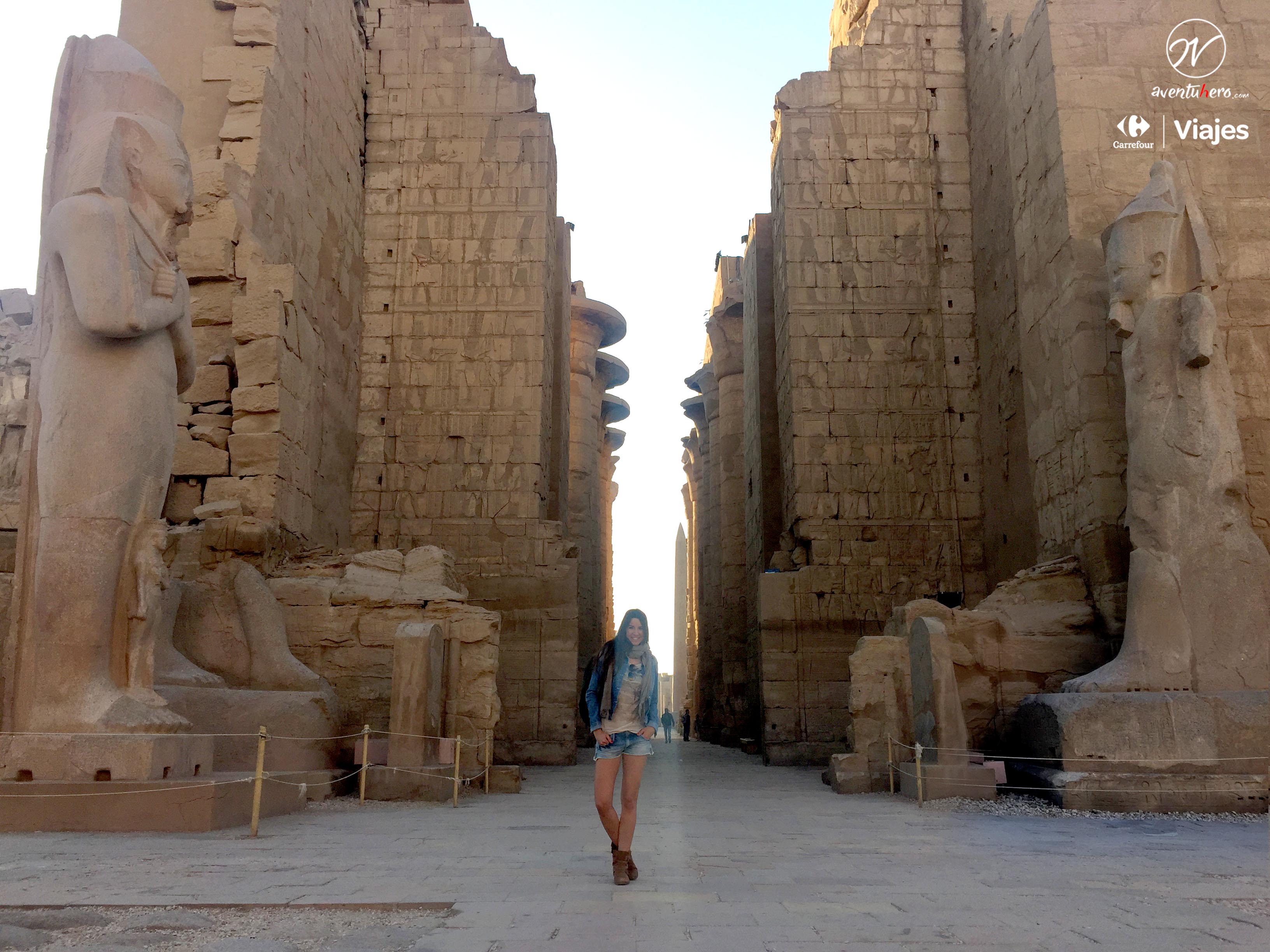 TIPS para viajar a EGIPTO - Natalia a la entrada de Karnak