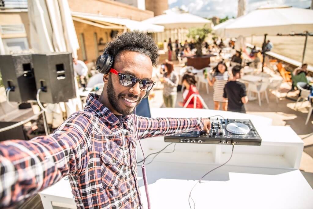 vuelos a Ibiza, Fiesta con DJ en ibiza