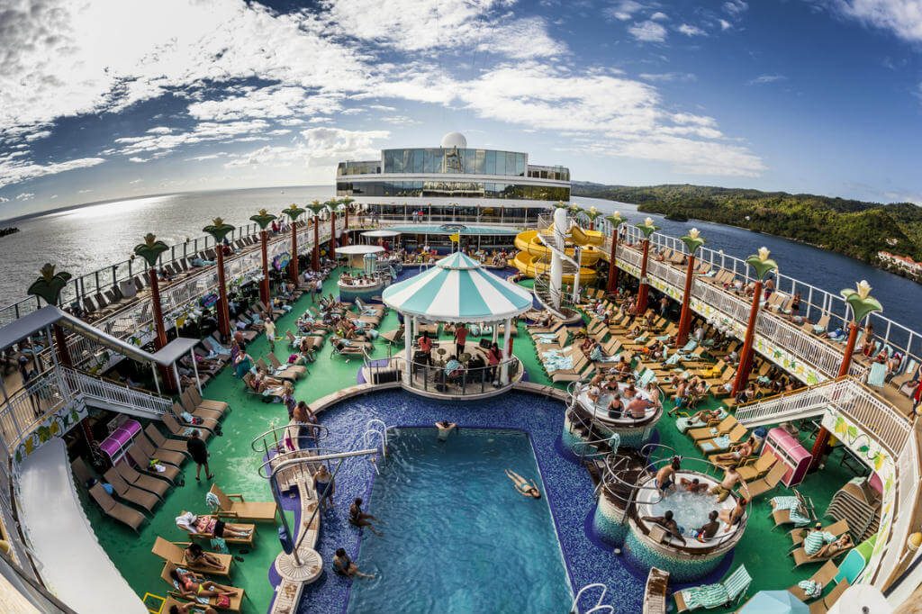 viaje en crucero, Terraza de piscina "Joya de Noruega"