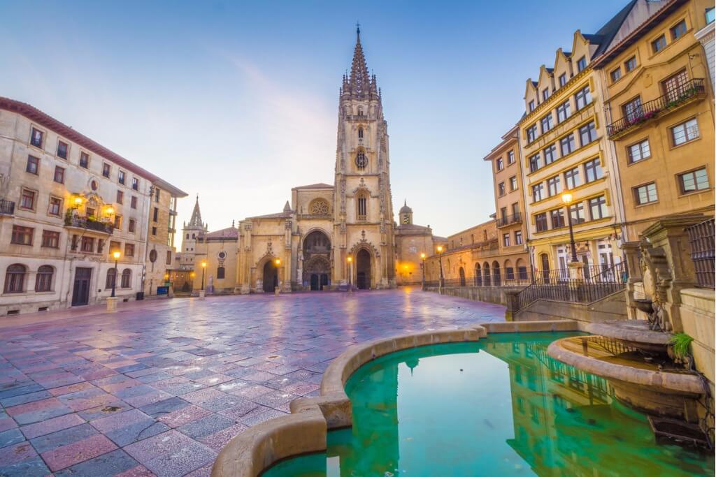 Plaza de la catedral de Oviedo