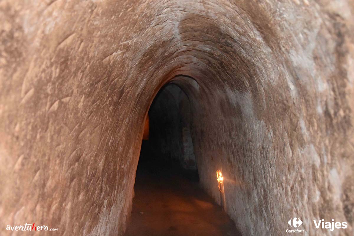Dentro de los tuneles de Cuchi