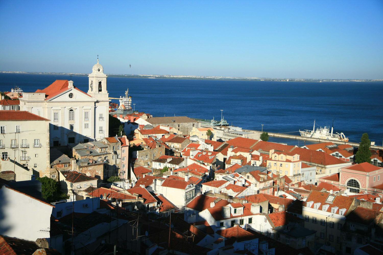 Panoramica de Lisboa y el Tajo desde Alfama
