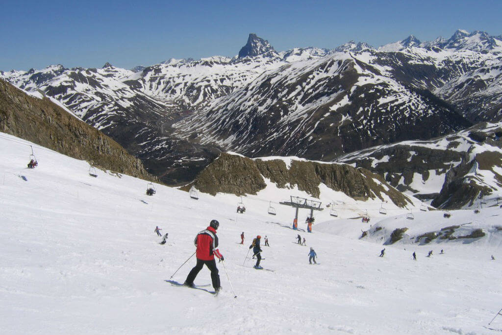 Escapadas por España, Gente esquiando