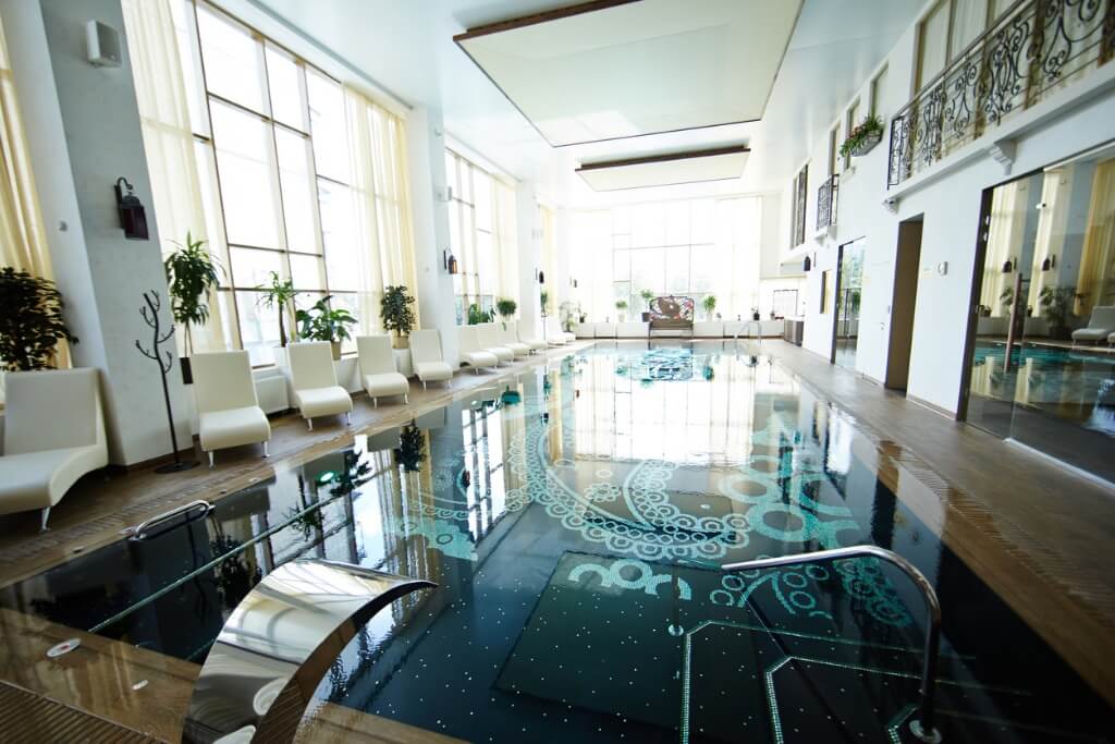 Piscina de lujo en hotel