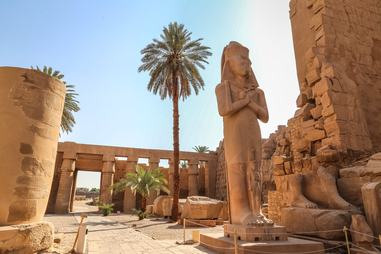 Estatua de Ramsés II en el templo de Karnak (Luxor, Egipto) (1)