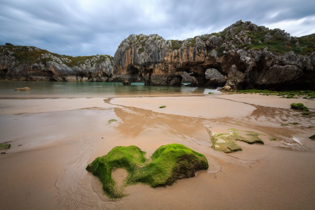 Cuevas del Mar, Llanes