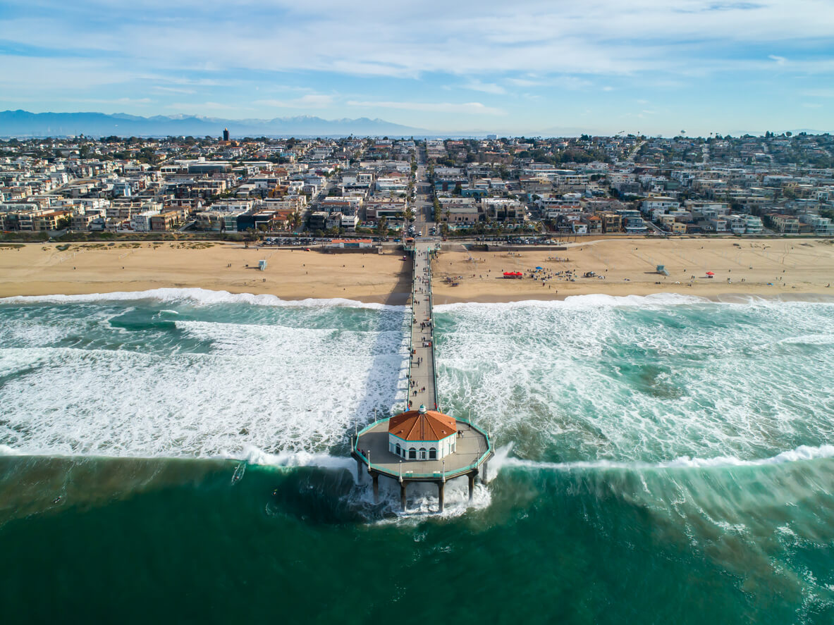 Manhattan Beach California muelle visto desde el Océano Pacífico