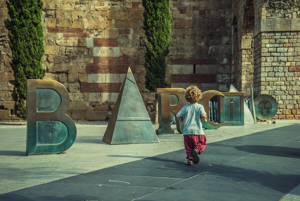 corriendo cerca de la sagrada familia