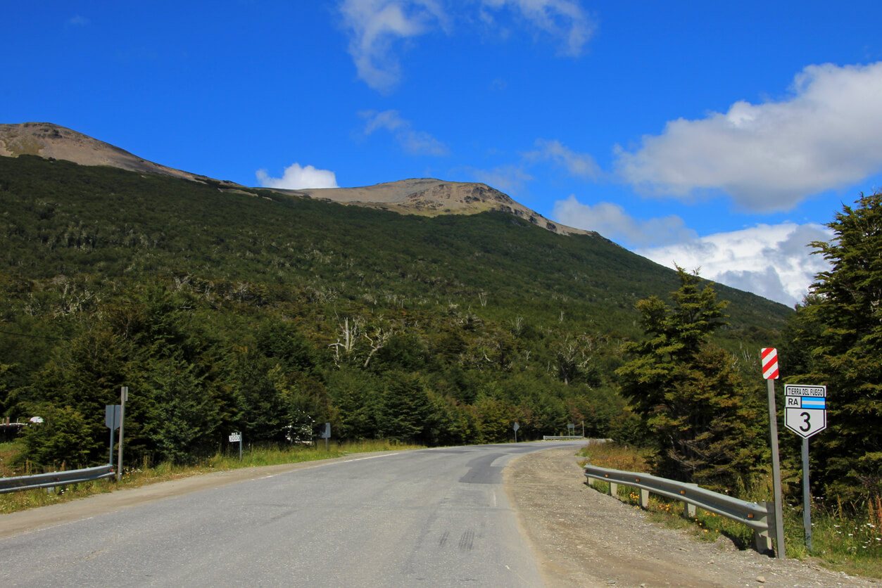 Camino ruta ruta de la señal 3, Tolhuin cerca de Ushuaia, Tierra Del Fuego, Patagonia, Argentina