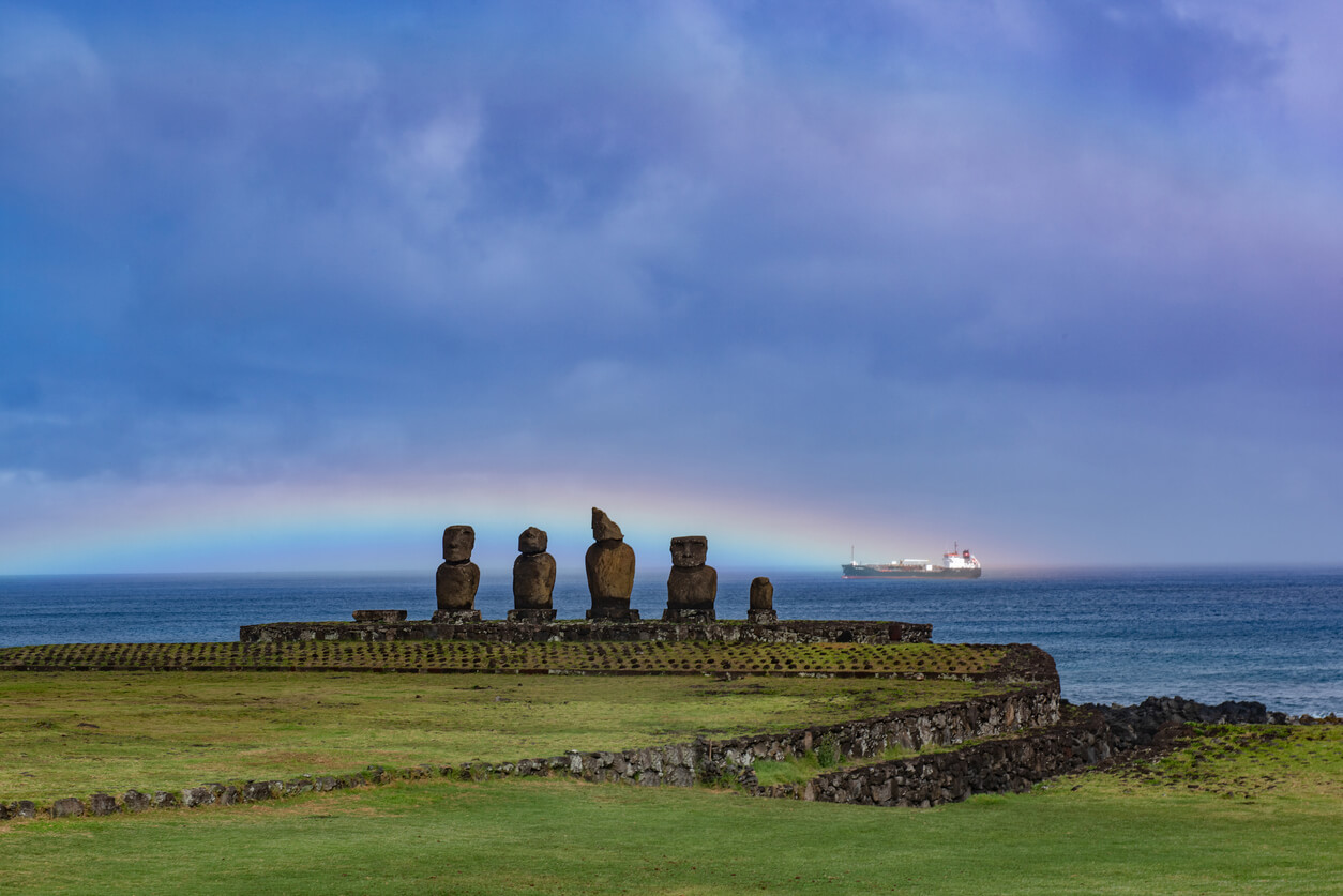 MOA en arco iris crucero por América del Sur