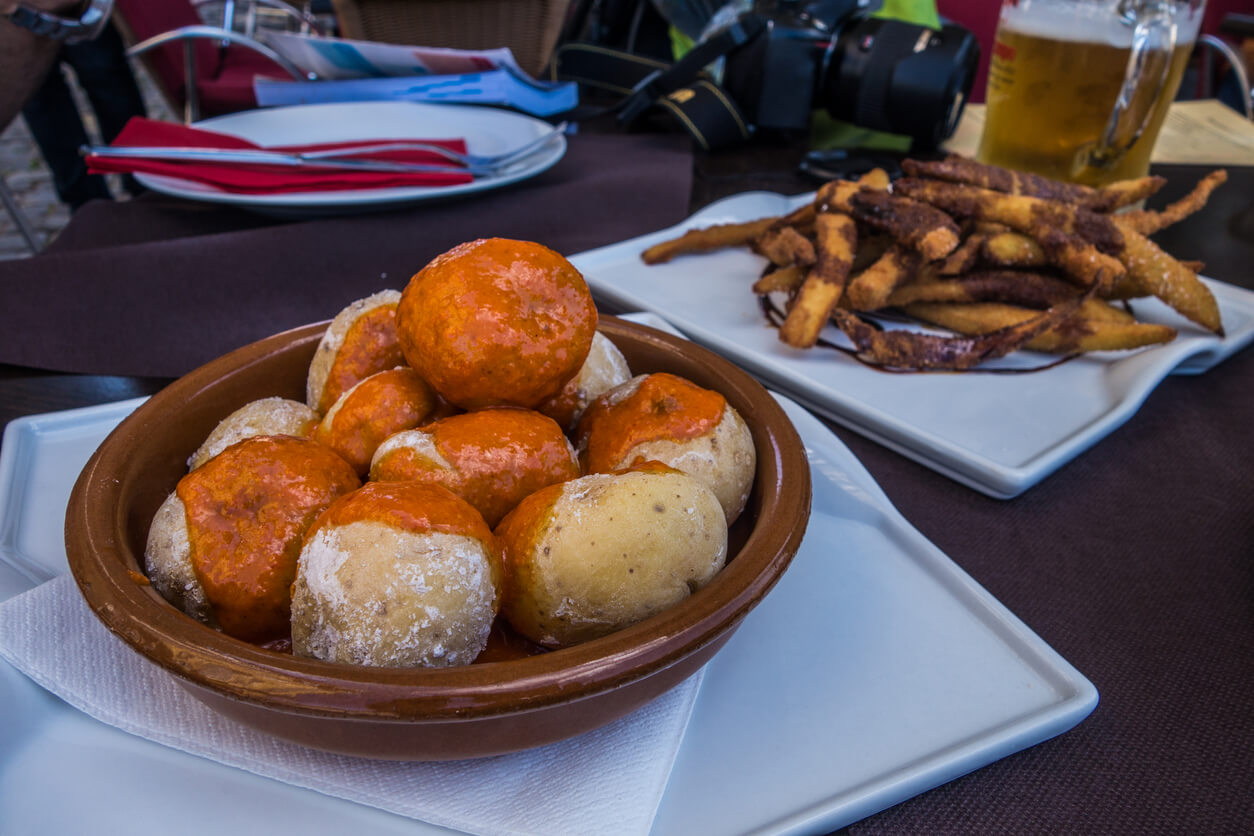 Papas arrugadas con mojo rojo