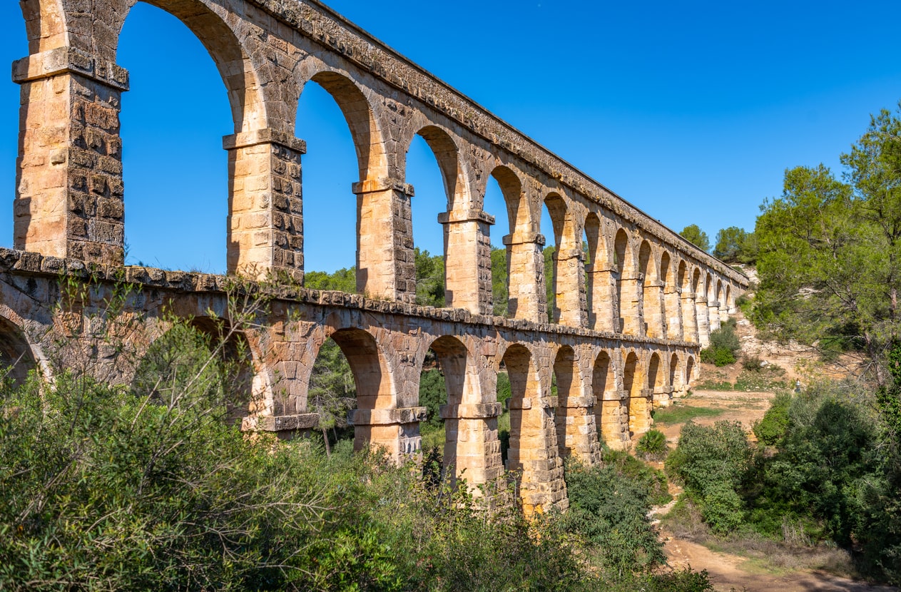 Antiguo acueducto romano Ponte del Diable o Puente del Diablo en Tarragona