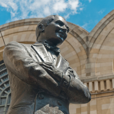 Guía Buenos Aires, Estatua de Carlos Gardel