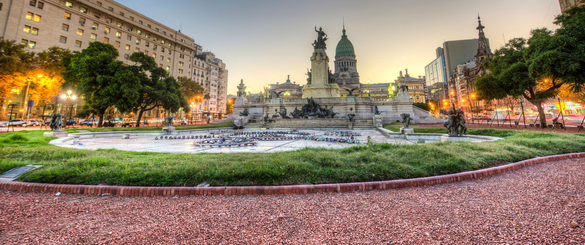 Guía Buenos Aires, Plaza de convenciones