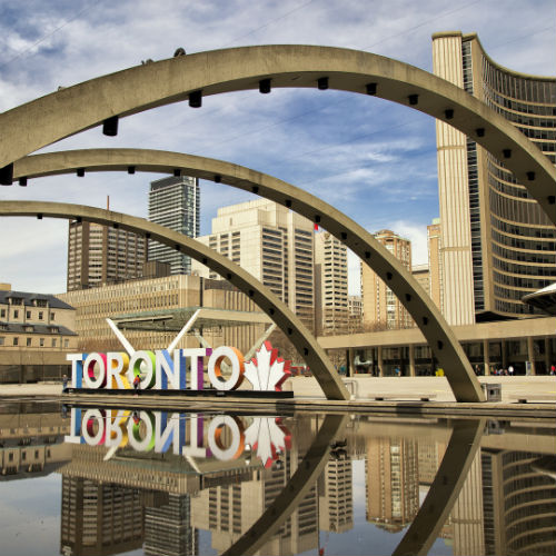 Guía Toronto, Plaza Nathan Phillips