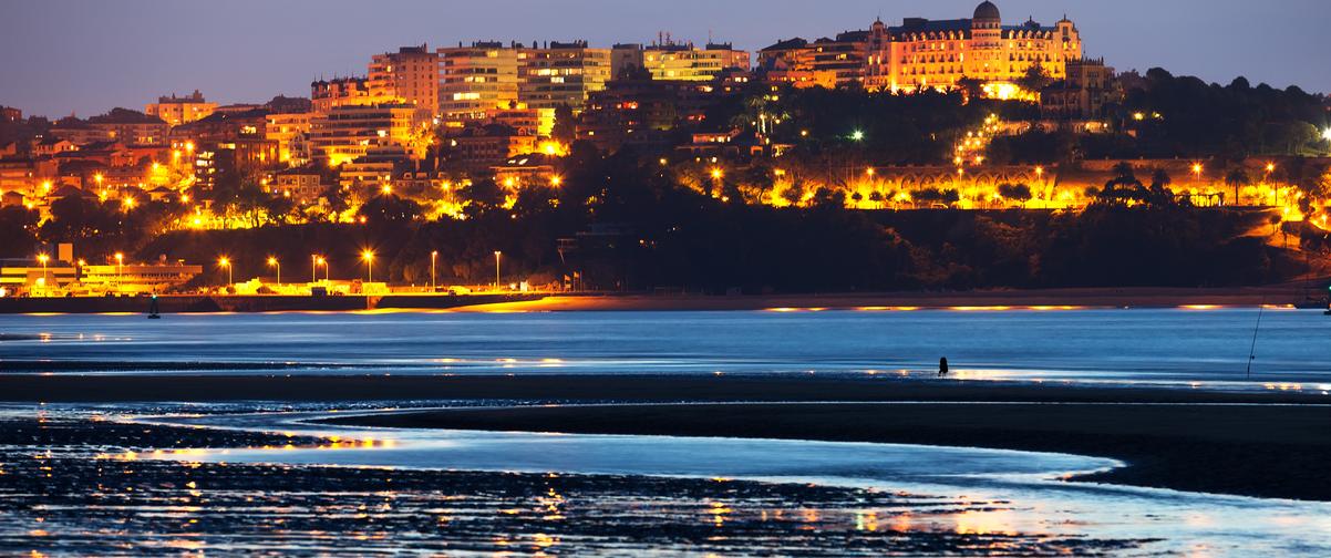 Guía Santander, Vista nocturna de Santander